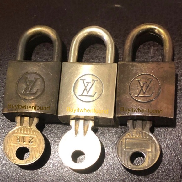 Vintage LOUIS VUITTON Lock & Key 200 Series LV Lock Key Authentic (Master List) - Picture 17 of 17